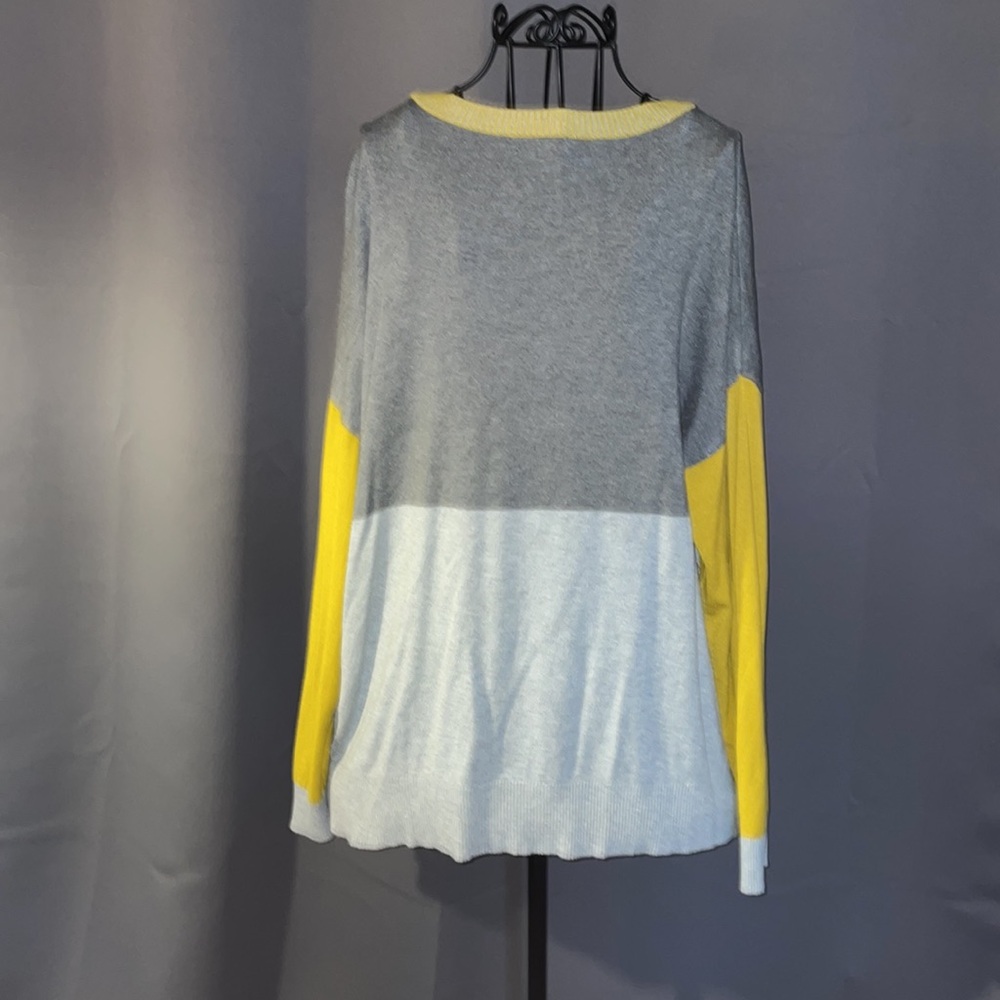 NWOT.  Gold Ray Men’s long sleeve sweater.  Size XL - Picture 2 of 4